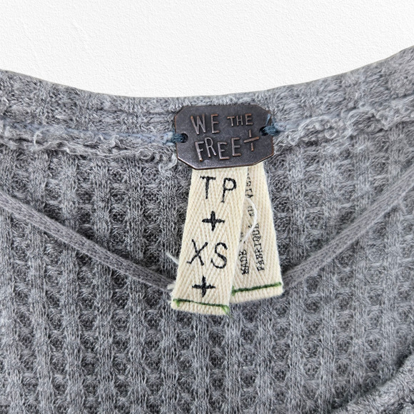 We The Free Gray Waffle Knit Long Sleeve High Low Top Easy Does It Tee Size XS - Picture 3 of 9